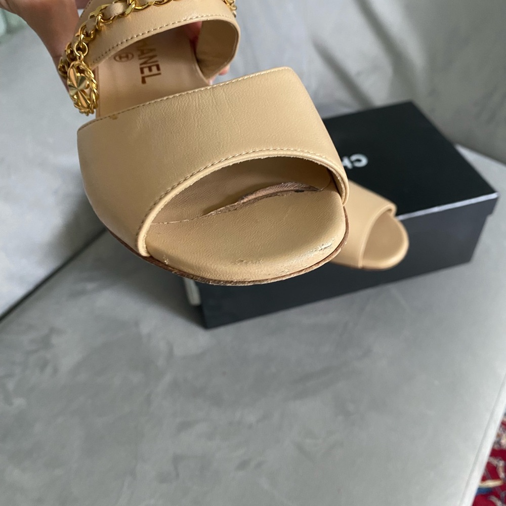 CHANEL 2018 Nude Chain-Link Sandals: Size 5/ IT 35 - Picture 2 of 5